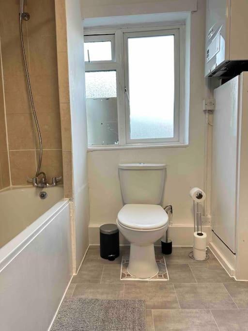 2 Bed Apt Sofa Bed Up To 6 London Exterior photo