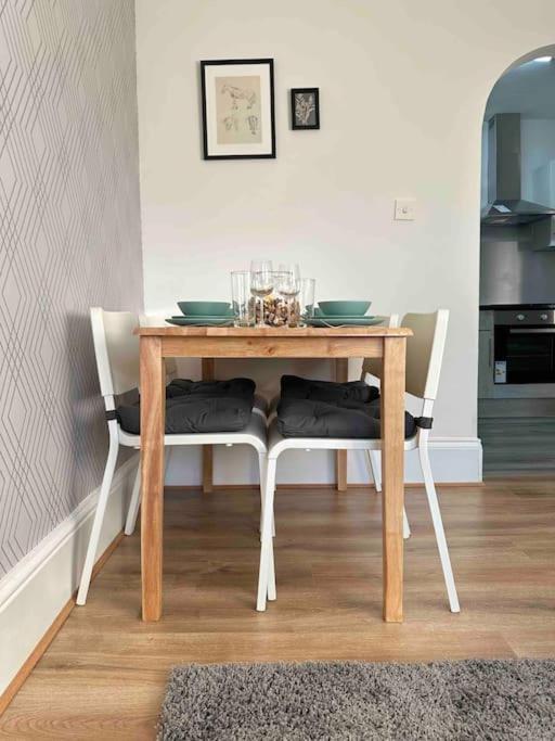 2 Bed Apt Sofa Bed Up To 6 London Exterior photo
