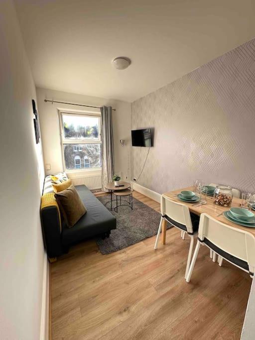 2 Bed Apt Sofa Bed Up To 6 London Exterior photo