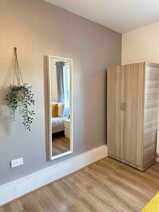 2 Bed Apt Sofa Bed Up To 6 London Exterior photo