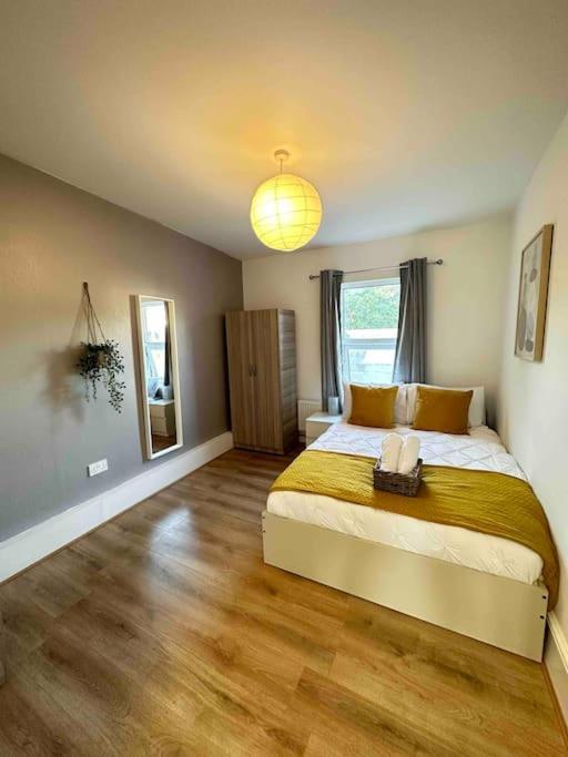 2 Bed Apt Sofa Bed Up To 6 London Exterior photo